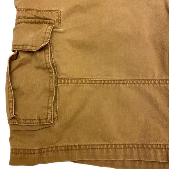 Old Navy Khaki Cargo Shorts Size 40‎ - Picture 5 of 16